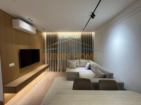 Tirane, jepet me qera apartament 1+1+Post Parkimi Kati 5, 65 m² 1.040 €