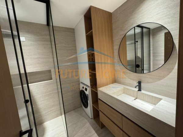 Tirane, jepet me qera apartament 1+1+Post Parkimi Kati 5, 65 m² 1.040 €