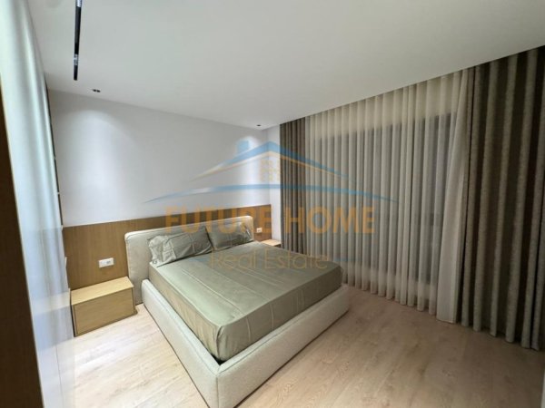 Tirane, jepet me qera apartament 1+1+Post Parkimi Kati 5, 65 m² 1.040 €