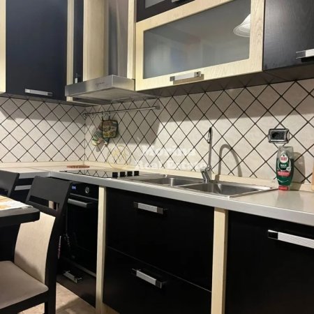 Tirane, jepet me qera shtepi 2+1 Kati 3, 140 m² 600 € (Xhamlliku)