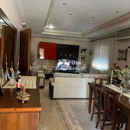 Tirane, jepet me qera shtepi 2+1 Kati 3, 140 m² 600 € (Xhamlliku)