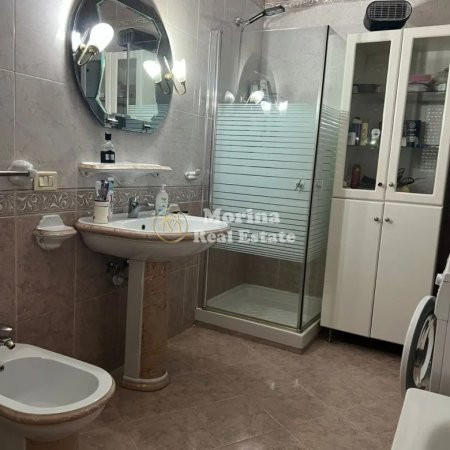 Tirane, jepet me qera shtepi 2+1 Kati 3, 140 m² 600 € (Xhamlliku)