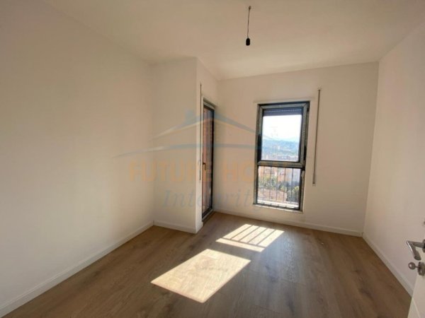 Shitet, Apartament 2+1+2, Rruga Qemal Stafa, 234.800 €