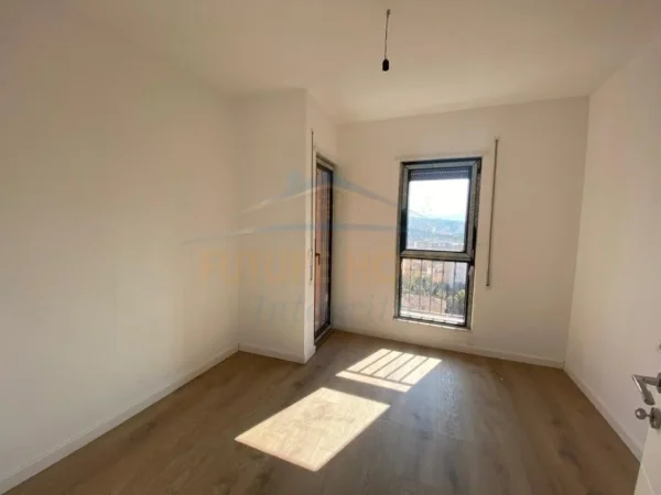 Shitet, Apartament 2+1+2, Rruga Qemal Stafa, 234.800 €