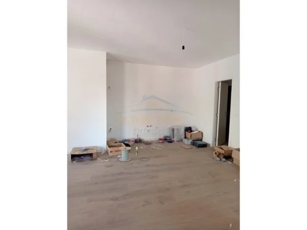 Shitet, Apartament 2+1+2, Rruga Qemal Stafa, 234.800 €