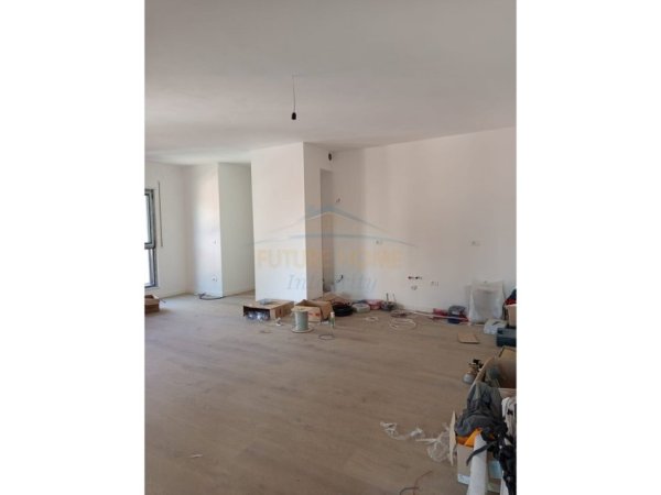 Shitet, Apartament 2+1+2, Rruga Qemal Stafa, 234.800 €