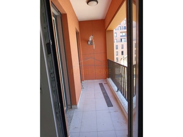 Shitet, Apartament 2+1+2, Rruga Qemal Stafa, 234.800 €