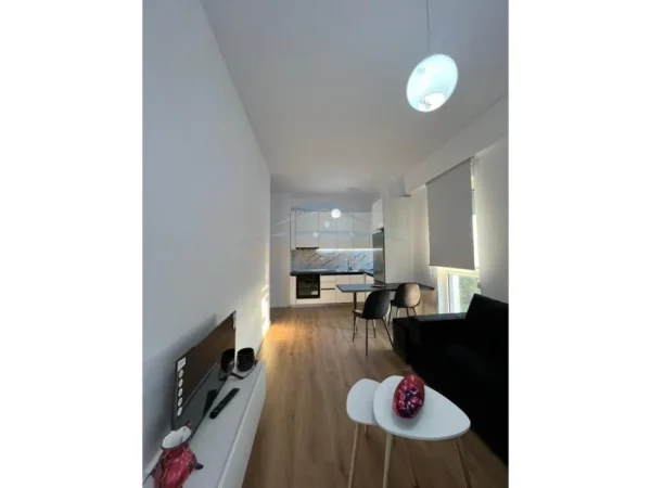 Tirane, jepet me qera apartament 1+1 Kati 3, 65 m² 400 € (OXA, Fresku)