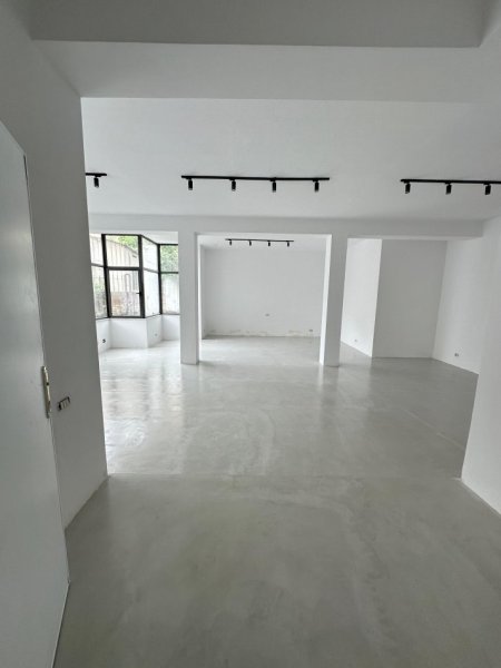 Tirane, jepet me qera dyqan Kati 0, 100 m² 900 € (prane Qendres)