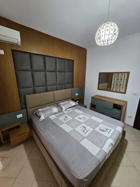 Tirane, jepet me qera apartament 2+1+Ballkon Kati 2, 100 m² 660 € (rruga peti)