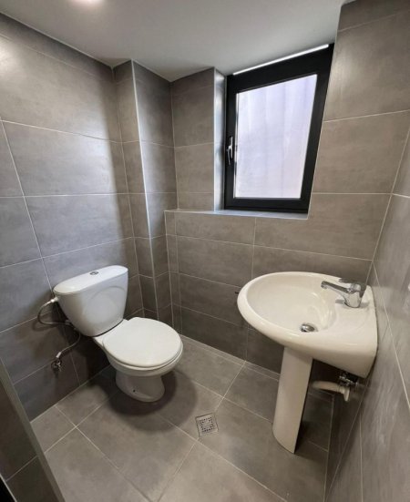 Tirane, jap me qera ambjent biznesi Kati 2, 30 m² 460 € (durresit)