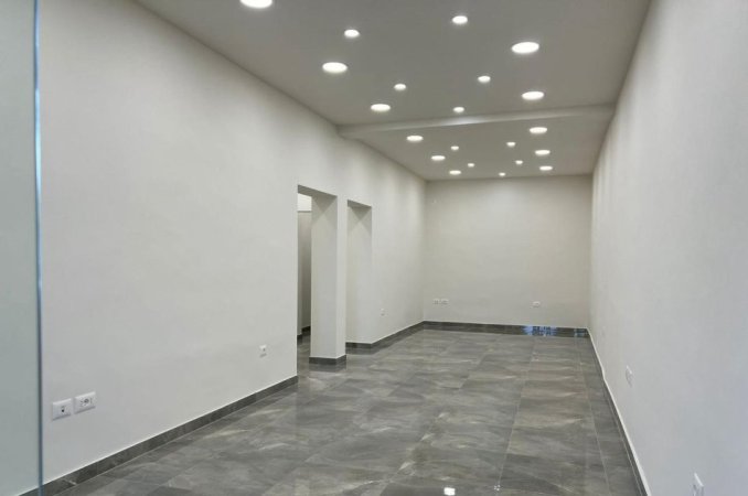 Tirane, jap me qera ambjent biznesi Kati 2, 30 m² 460 € (durresit)