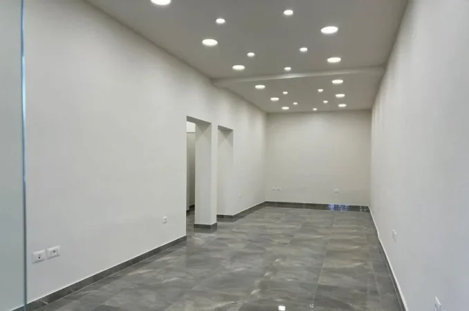 Tirane, jap me qera ambjent biznesi Kati 2, 30 m² 460 € (durresit)