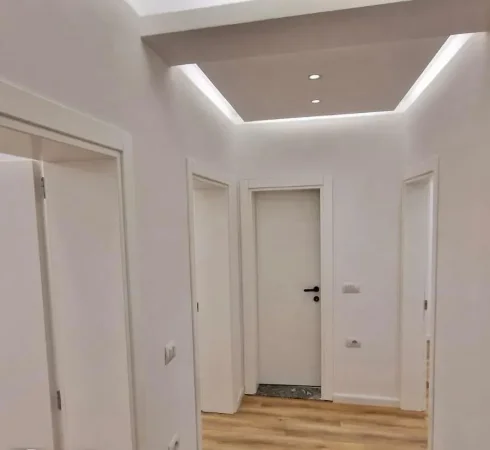 ZYRE ME QERA 120 M2 RRUGA E DURRSIT 90.000 LEK