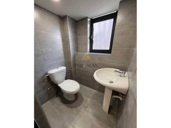 Tirane, jepet me qera ambjent biznesi , 30 m² 450 € (Rruga e Durresit)
