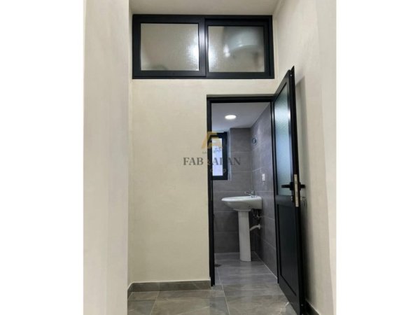 Tirane, jepet me qera ambjent biznesi , 30 m² 450 € (Rruga e Durresit)