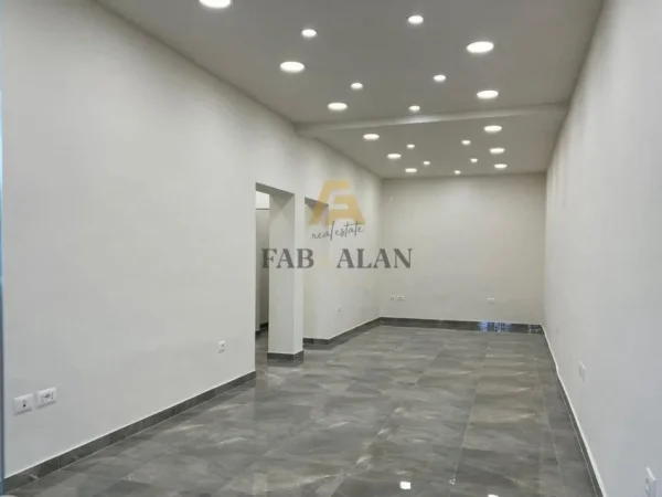 Tirane, jepet me qera ambjent biznesi , 30 m² 450 € (Rruga e Durresit)