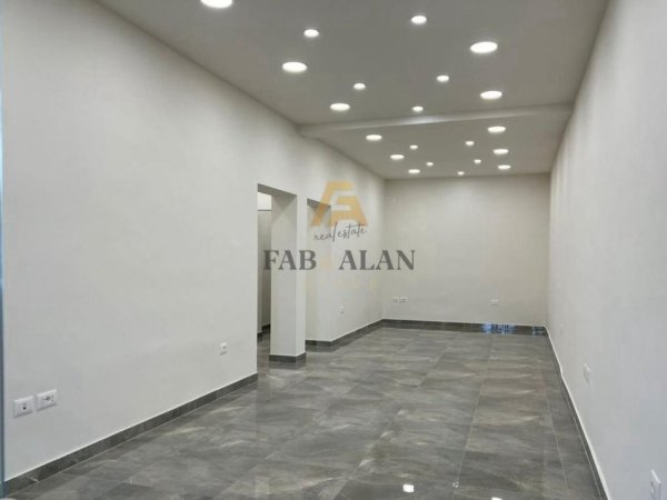 Tirane, jepet me qera ambjent biznesi , 30 m² 450 € (Rruga e Durresit)