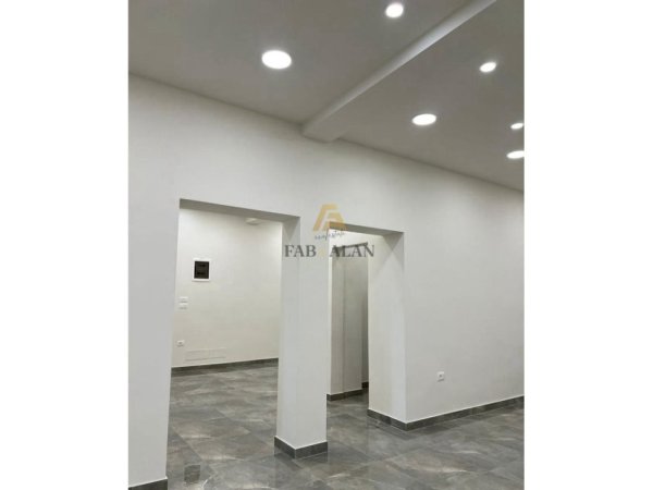 Tirane, jepet me qera ambjent biznesi , 30 m² 450 € (Rruga e Durresit)