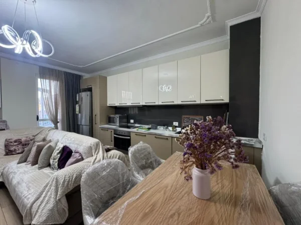 Tirane, jap me qera apartament 3+1+Ballkon Kati 3, 100 m² 1.050 € (rruga Njazi Demi afer lulishtes 1 maj)
