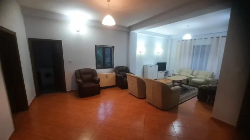 Tirane, jap me qera apartament 3+1+Ballkon Kati 2, 148 m² 560 € (VILAT GJERMANE)