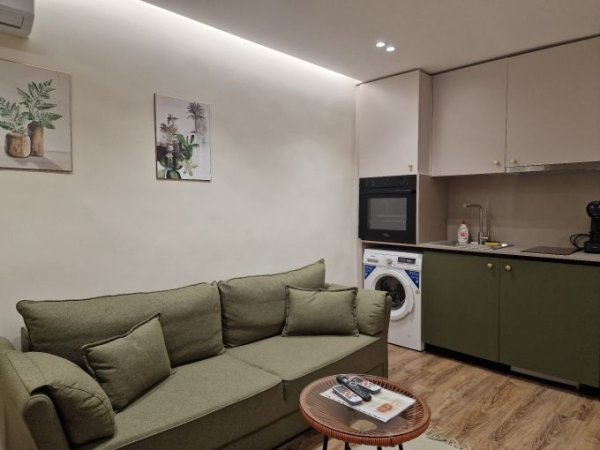 Tirane, jepet me qera apartament 1+1 Kati 2, 500 € (Pazari i ri)