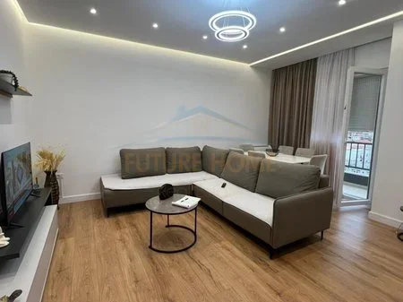 Tirane, jepet me qera apartament 2+1 Kati 7, 90 m² 700 € 