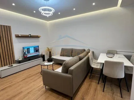 Tirane, jepet me qera apartament 2+1 Kati 7, 90 m² 700 € 