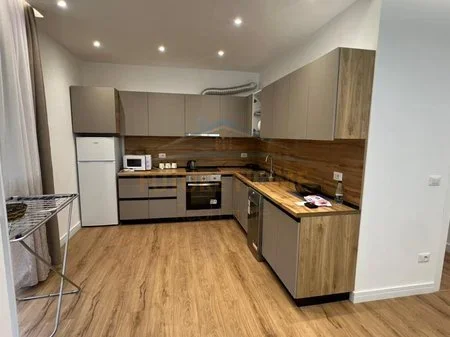 Tirane, jepet me qera apartament 2+1 Kati 7, 90 m² 700 € 