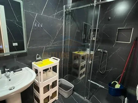 Tirane, jepet me qera apartament 2+1 Kati 7, 90 m² 700 € 