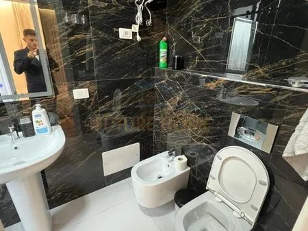 Tirane, jepet me qera apartament 2+1 Kati 7, 90 m² 700 € 