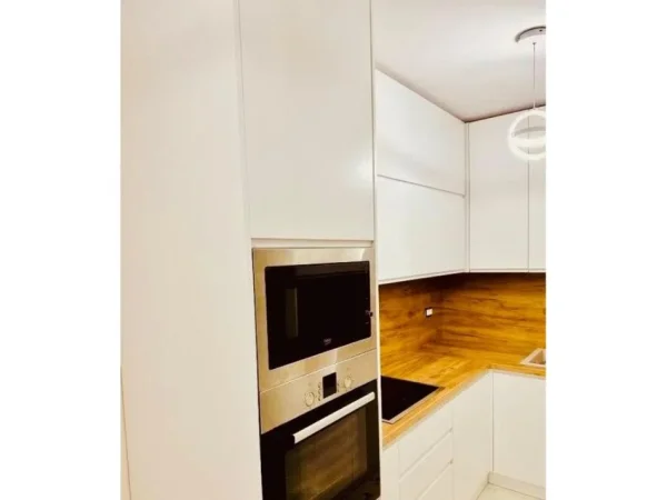 Tirane, jepet me qera apartament 2+1 Kati 4, 75 m² 660 € 