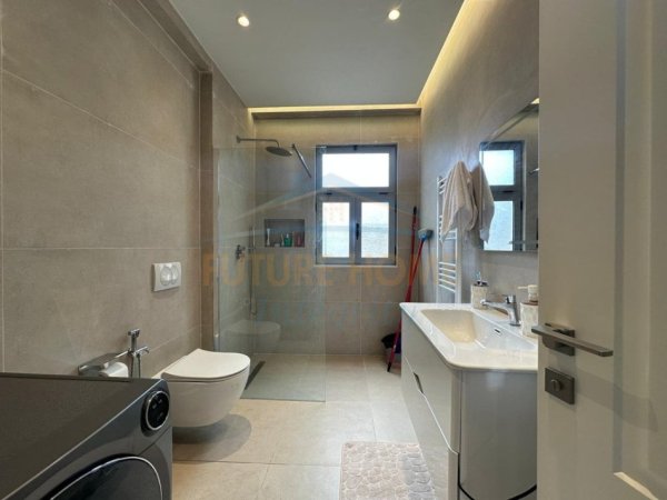 Tirane, shes apartament 2+1+Ballkon Kati 4, 84 m² 135.000 € (KAMEZ)