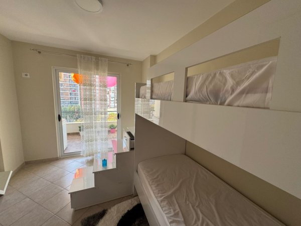 Tirane, jepet me qera apartament 2+1 Kati 4, 100 m² 50000 Leke