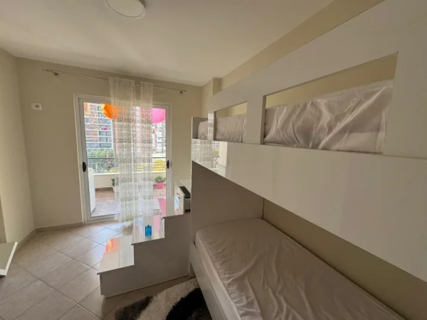 Tirane, jepet me qera apartament 2+1 Kati 4, 100 m² 50000 Leke
