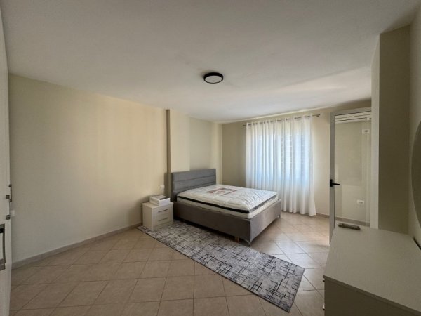 Tirane, jepet me qera apartament 2+1 Kati 4, 100 m² 50000 Leke