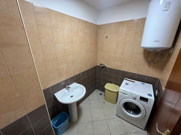 Tirane, jepet me qera apartament 2+1 Kati 4, 100 m² 50000 Leke