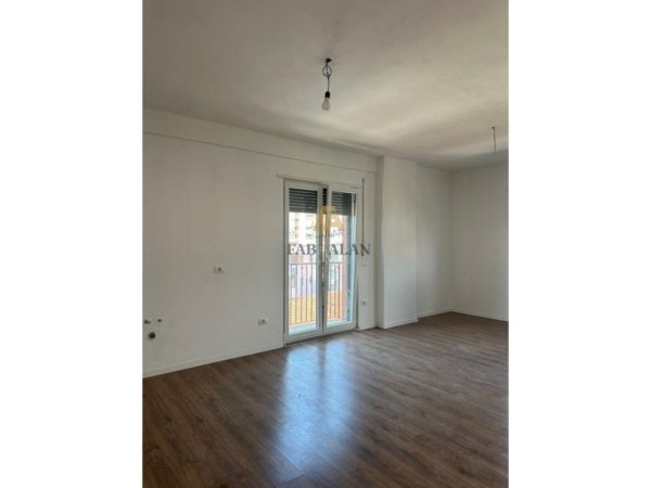 Tirane, shitet apartament 2+1 Kati 4, 96 m² 98.000 € (Kamez)