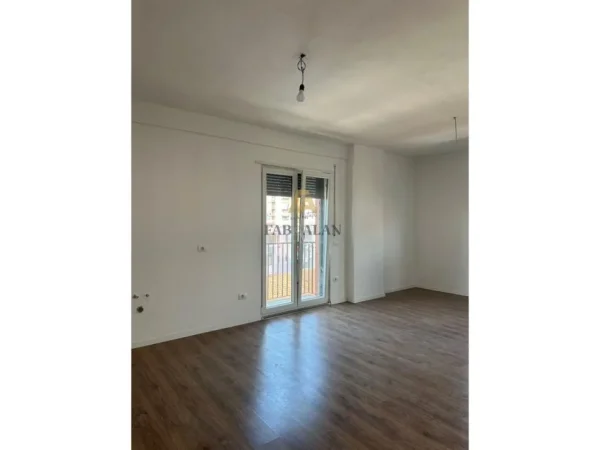 Tirane, shitet apartament 2+1 Kati 4, 96 m² 98.000 € (Kamez)