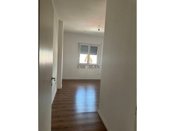 Tirane, shitet apartament 2+1 Kati 4, 96 m² 98.000 € (Kamez)