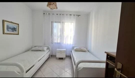 Tirane, jepet me qera apartament 2+1 Kati 1, 100 m² 500 € (ASTIR)