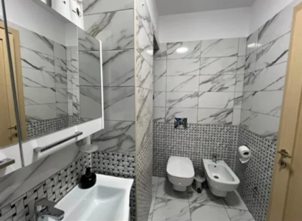Tirane, jepet me qera apartament 2+1+Aneks+Ballkon Kati 2, 95 m² 750 € 