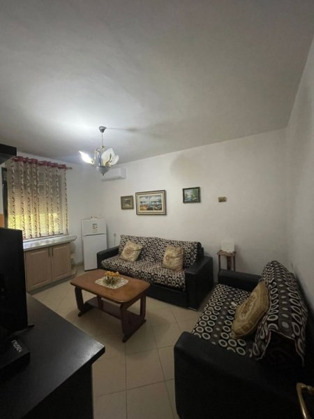 Tirane, jap me qera apartament 2+1+Ballkon Kati 1, 75 m² 450 € (Rruga Aleksander Moisiu)
