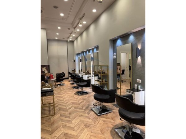 Tirane, jap me qera ambjent biznesi Kati 0, 87 m² 2800 € (RRUGA E KOSOVAREVE)