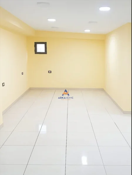 Tirane, jepet me qera dyqan Kati 0, 30 m² 450 € (rruga e durresit)