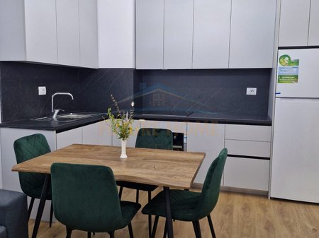 Tirane, jepet me qera apartament 1+1 Kati 3, 45 m² 450 € 