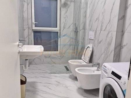 Tirane, jepet me qera apartament 1+1 Kati 3, 45 m² 450 € 