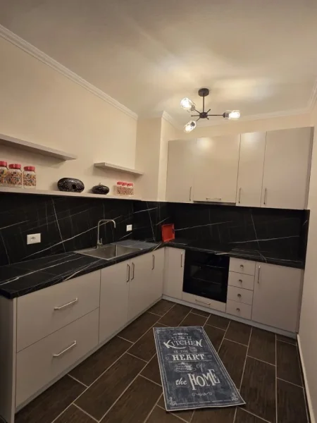 Tirane, jepet me qera apartament 2+1 Kati 4, 120 m² 500 € (Pallatet Derveni Misto Mame)