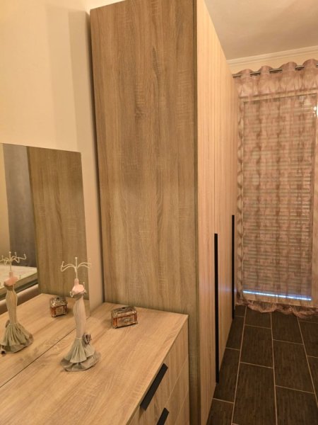 Tirane, jepet me qera apartament 2+1 Kati 4, 120 m² 500 € (Pallatet Derveni Misto Mame)