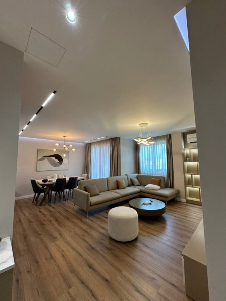 Tirane, jepet me qera apartament 3+1 Kati 11, 126 m² 1.000 € (astir)